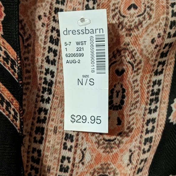 Lightweight Handkerchief cape - Picture 2 of 2